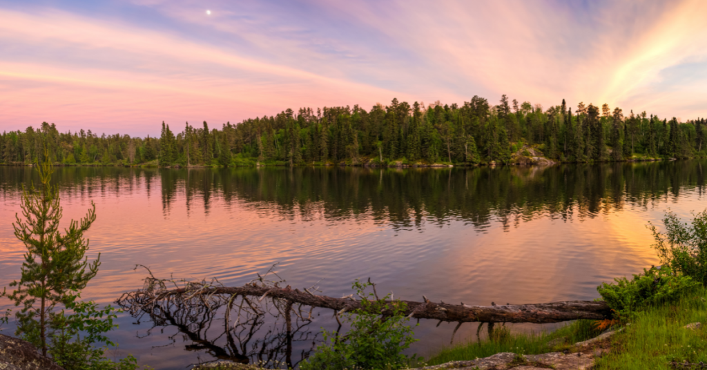 Colourful sunset with light pinks and purples on Dogtooth Lake